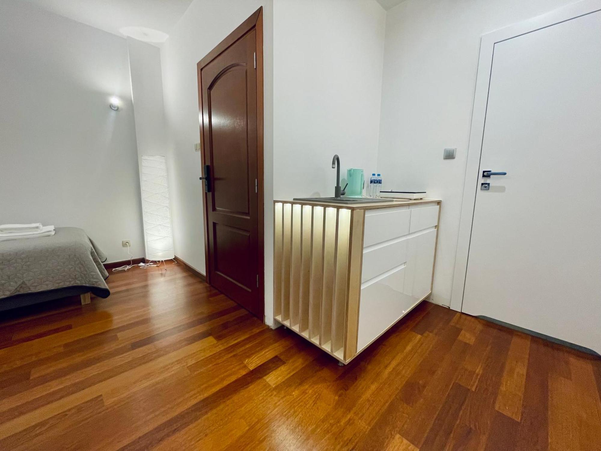 Beautiful In Mokotow Near Krolikarnia Park 2 * Warszawa